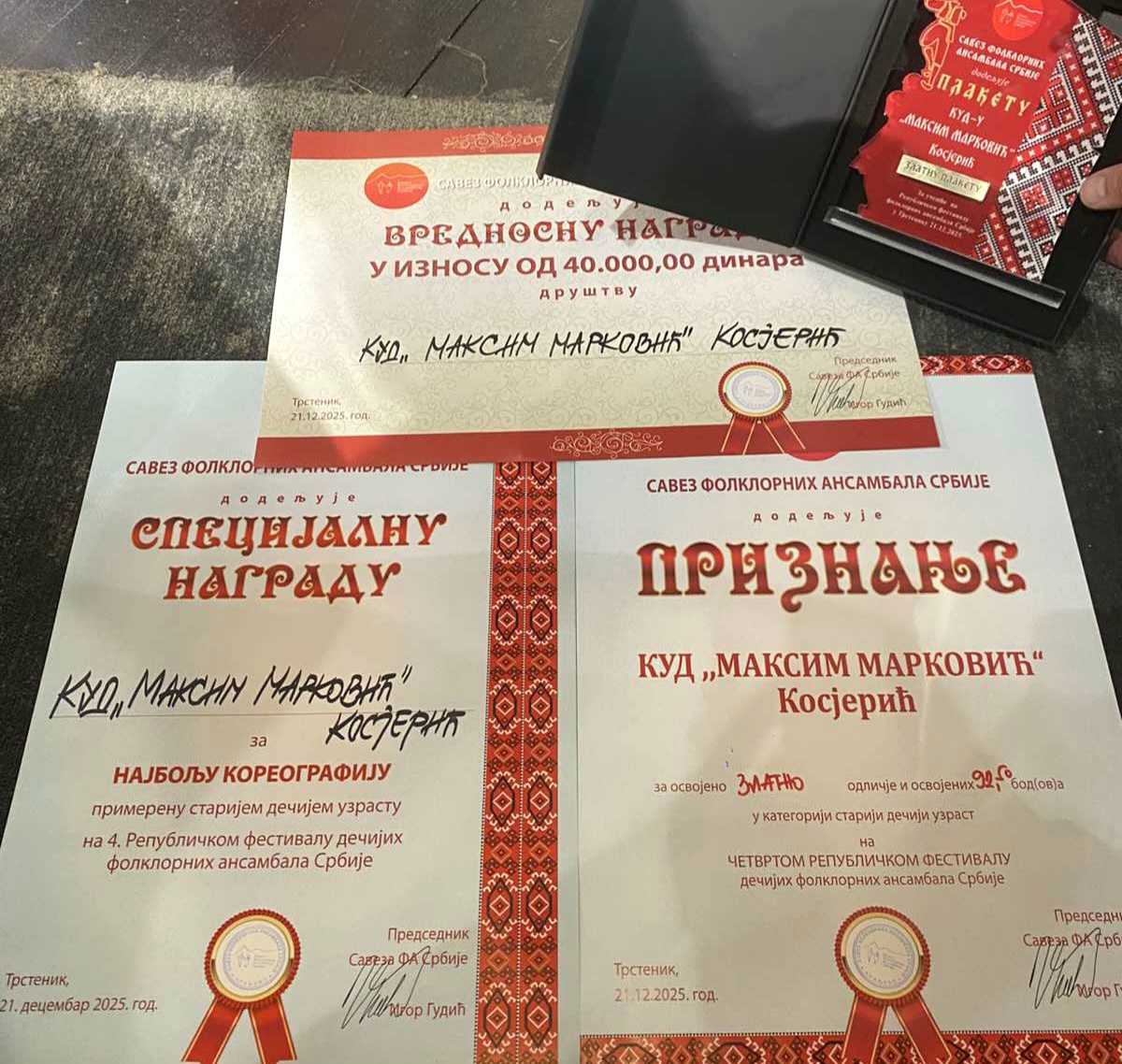 Zlatna plaketa za zlatnu decu Kosjerića